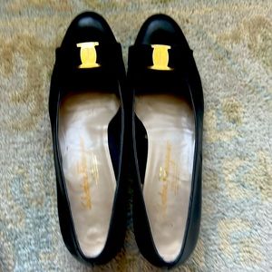 Salvatore Ferragamo Vara Bow Flat Navy Size 9B Authentic